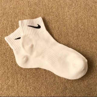 ナイキ(NIKE)の★新品★ナイキ★靴下★ソックス★白★ホワイト★23㎝〜25㎝★(その他)