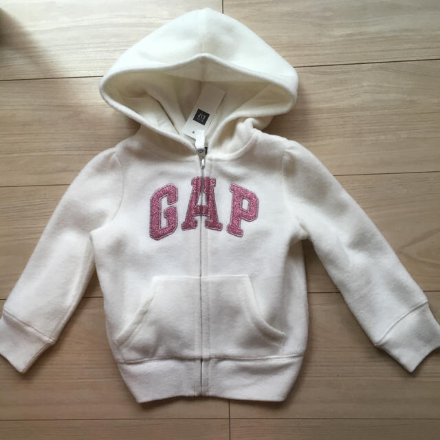 babyGAP(ベビーギャップ)の新品未使用 GAP フリース キッズ/ベビー/マタニティのキッズ服女の子用(90cm~)(ジャケット/上着)の商品写真