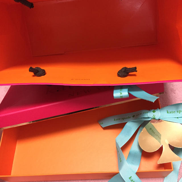 kate spade new york(ケイトスペードニューヨーク)のkate spade ピンク箱&紙袋セット レディースのバッグ(ショップ袋)の商品写真