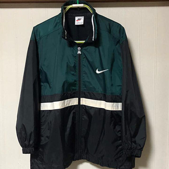 NIKE(ナイキ)の《激レア》NIKE ナイキ 90s デカロゴ ナイロンジャケット 銀タグ レディースのジャケット/アウター(ナイロンジャケット)の商品写真