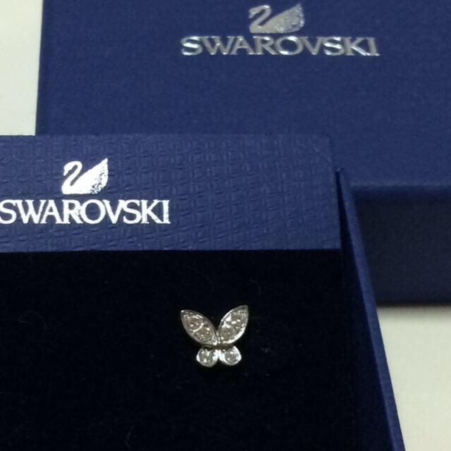 SWAROVSKI - スワロフスキー 蝶ピアス の通販 by ぽーさん's SWAROVSKI - スワロフスキー 蝶ピアス の通販 by ぽーさん's
