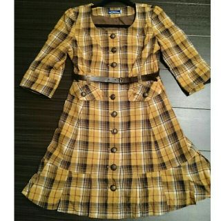 BURBERRY BLUE LABEL(ひざ丈ワンピース ・ イエロー/黄色系)の BURBERRY BLUE LABEL(ひざ丈ワンピース ・ イエロー/黄色系)の