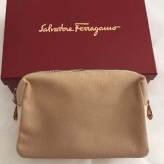 サルヴァトーレフェラガモ(Salvatore Ferragamo)のフェラガモ ベージュ ポーチ(ポーチ)