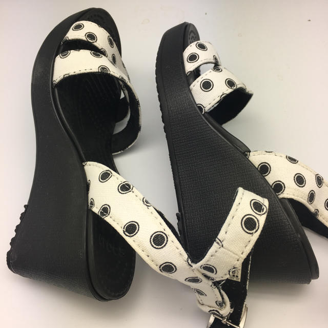 crocs(クロックス)のクロックスストラップサンダル レディースの靴/シューズ(サンダル)の商品写真