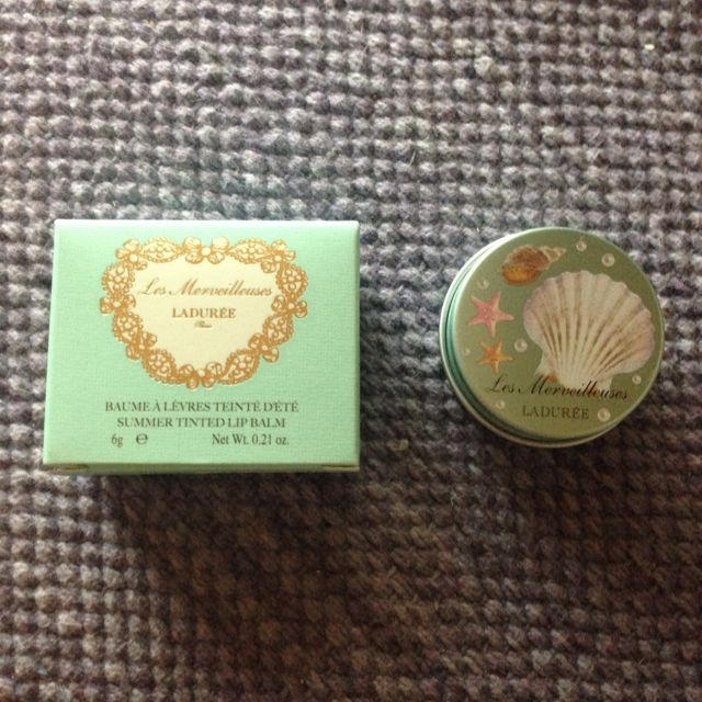 Les Merveilleuses LADUREE(レメルヴェイユーズラデュレ)のLADUREE♥︎リップバーム未使用 コスメ/美容のベースメイク/化粧品(その他)の商品写真