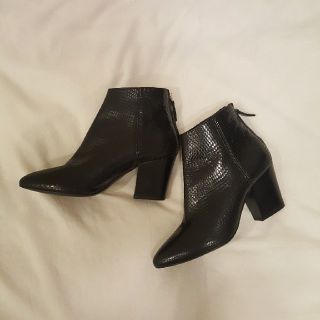 ザラ(ZARA)の☆新品☆ ZARA 本革 (パイソン型押し) ブーティー  35size(ブーティ)