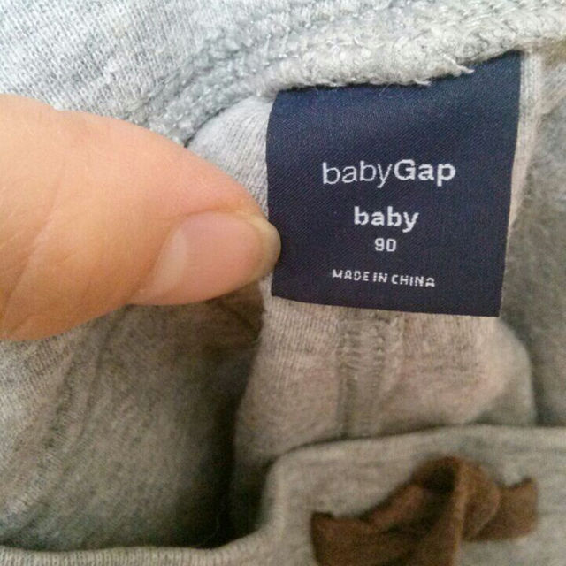 GAP Kids(ギャップキッズ)の★used★100サイズ★ベビーGAP★グレー★ハーフパンツ★綿100%★ キッズ/ベビー/マタニティのベビー服(~85cm)(パンツ)の商品写真