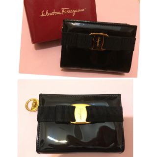 サルヴァトーレフェラガモ(Salvatore Ferragamo)のモン様専用♡【新品】フェラガモ ヴァラリボン ミニポーチ エナメル(ポーチ)