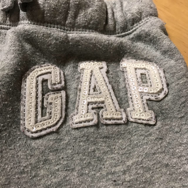 GAP Kids(ギャップキッズ)の[GAPkids中古]ギャップ 裏起毛スウェットパンツ 110cm グレー キッズ/ベビー/マタニティのキッズ服女の子用(90cm~)(パンツ/スパッツ)の商品写真