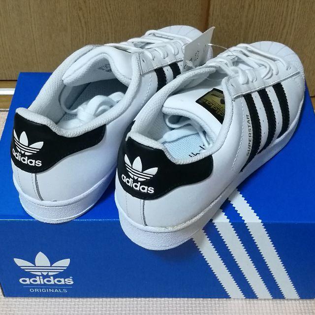 adidas(アディダス)の新品 アディダス スーパースター ホワイト×ブラック 24.0cm/C77154 レディースの靴/シューズ(スニーカー)の商品写真