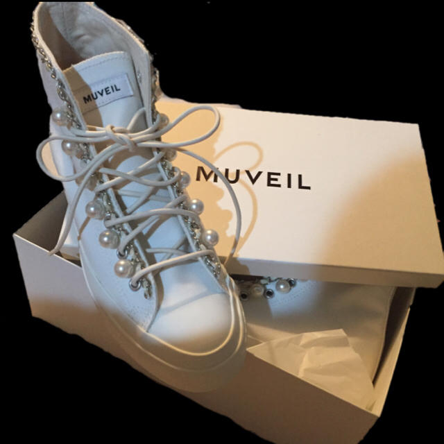 MUVEIL WORK(ミュベールワーク)の雑誌掲載【新品】MUVEIL パールスニーカー レディースの靴/シューズ(スニーカー)の商品写真