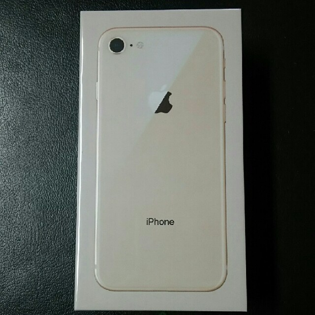 Apple(アップル)のオレンジさん専用 新品未開封 iPhone8 256G ゴールド ドコモ スマホ/家電/カメラのスマートフォン/携帯電話(スマートフォン本体)の商品写真