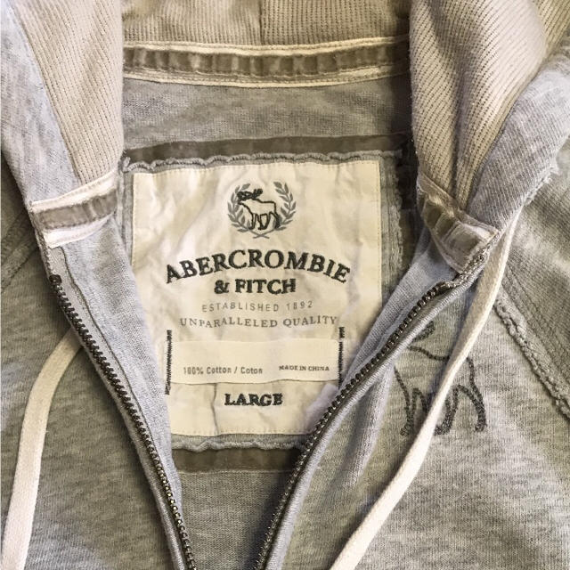 Abercrombie&Fitch(アバクロンビーアンドフィッチ)のアバクロンビー&フィッチ  パーカーショート丈 レディースのトップス(パーカー)の商品写真