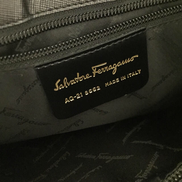 Salvatore Ferragamo(サルヴァトーレフェラガモ)のSalvatore Ferragamo フェラガモ ガンチーニ レディースのバッグ(ショルダーバッグ)の商品写真