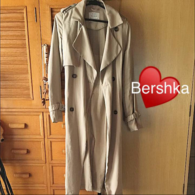 Bershka(ベルシュカ)の値下げ 美品 Bershka トレンチコート レディースのジャケット/アウター(トレンチコート)の商品写真