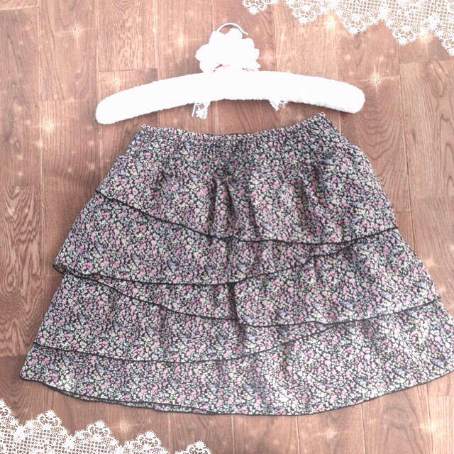 GU(ジーユー)の♡花柄ティアードスカート♡ レディースのスカート(ミニスカート)の商品写真