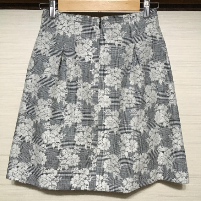 anatelier(アナトリエ)のアナトリエ チェック 花柄 スカート レディースのスカート(ひざ丈スカート)の商品写真