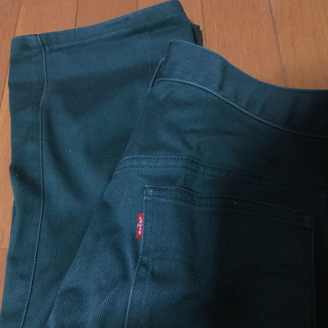 Levi's(リーバイス)のLevi’s スタプレ 珍色 深緑 メンズのパンツ(スラックス)の商品写真