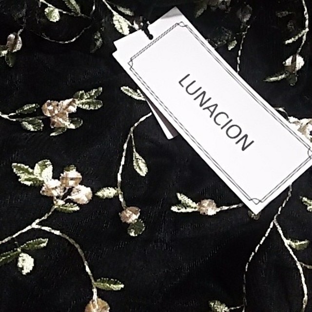 お花の刺繍  チュールスカート  新品タグ付き
 レディースのスカート(ミニスカート)の商品写真