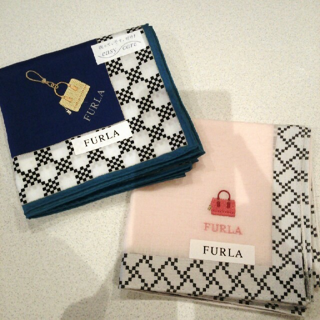Furla(フルラ)の新品フルラハンカチ２枚セット② レディースのファッション小物(ハンカチ)の商品写真