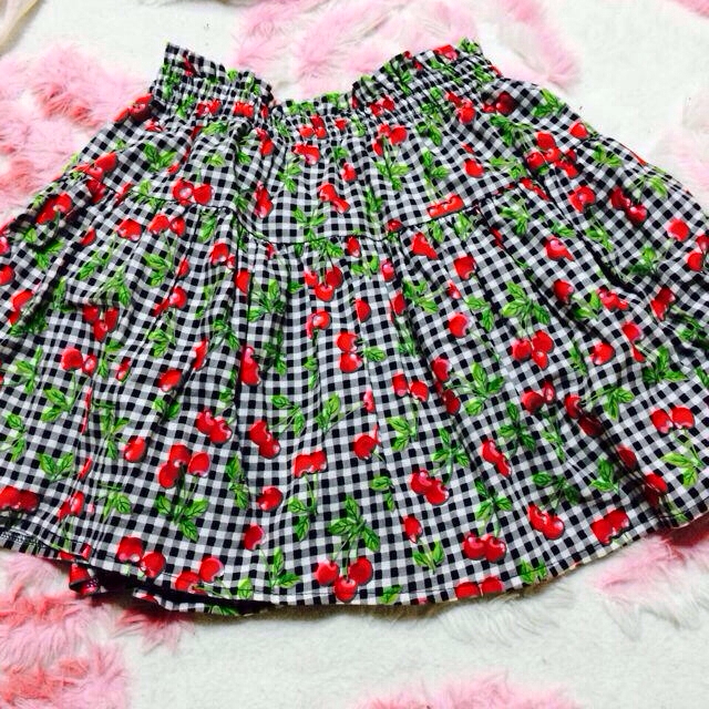 SPINNS(スピンズ)のさくらんぼスカート♡ レディースのスカート(ミニスカート)の商品写真