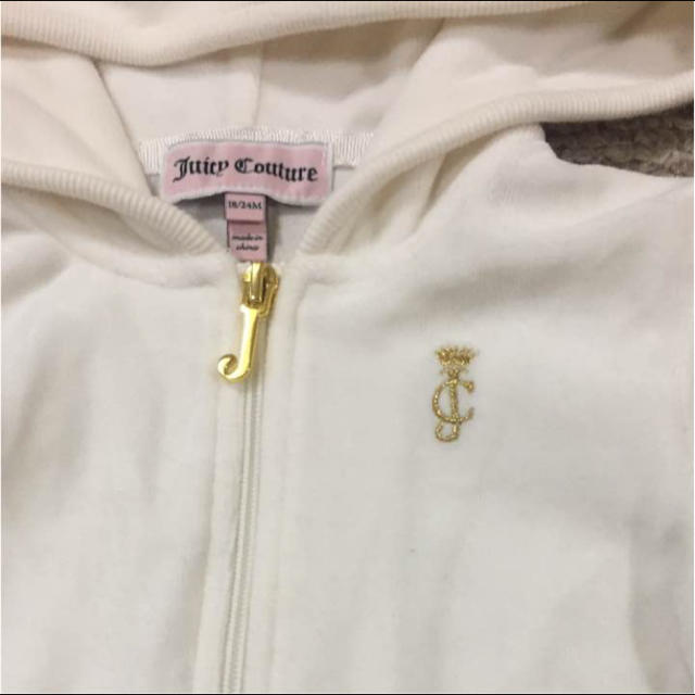 Juicy Couture(ジューシークチュール)の美品 ジューシークチュール パーカー キッズ/ベビー/マタニティのキッズ服女の子用(90cm~)(ジャケット/上着)の商品写真