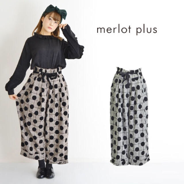 merlot(メルロー)のmerlot plus ビッグドット×グレンチェック ワイドパンツ ＊ブラック レディースのパンツ(カジュアルパンツ)の商品写真