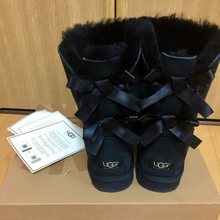 アグ(UGG)のUGG 🎀 美品 リボン ブーツ ブラック (ブーツ)