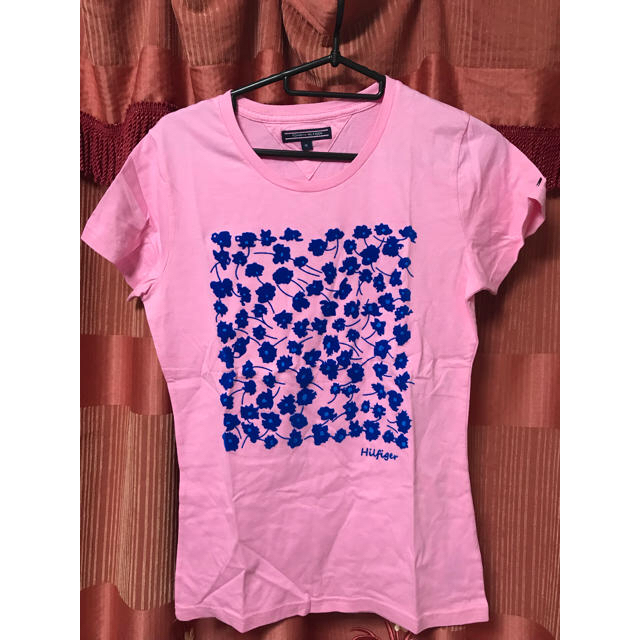 TOMMY HILFIGER(トミーヒルフィガー)のtommy hilfiger Tシャツ ピンク 新品 未使用 レディースのトップス(Tシャツ(半袖/袖なし))の商品写真