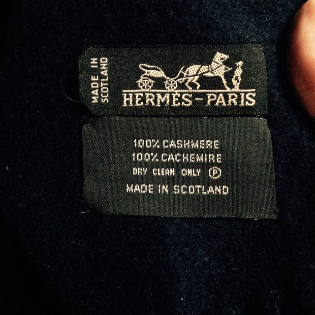 Hermes(エルメス)の【チビ様専用】説明文必読⭐️エルメス カシミア100% ネイビー⭐︎ レディースのファッション小物(マフラー/ショール)の商品写真