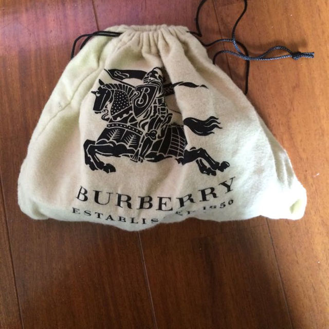 BURBERRY(バーバリー)の日本未入荷バーバリー⭐️リボンレザー&ゴムベル レディースのファッション小物(ベルト)の商品写真