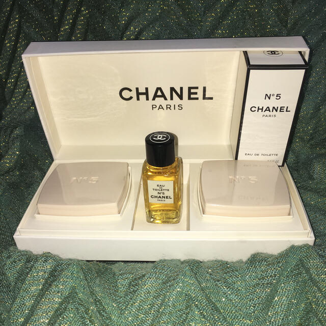 CHANEL - シャネル CHANEL 5番 ナンバー5 石鹸 香水 セットの通販 by squeeze💜｜シャネルならラクマ