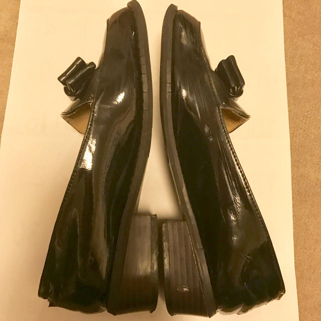 F i.n.t(フィント)のリボンエナメルローファー fint 黒 ブラック レディースの靴/シューズ(ローファー/革靴)の商品写真
