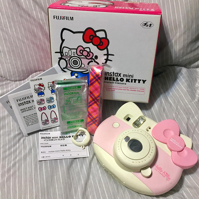 富士フイルム(フジフイルム)のFUJIFILM instax mini ハローキティ チェキ 11/1値下げ スマホ/家電/カメラのカメラ(フィルムカメラ)の商品写真