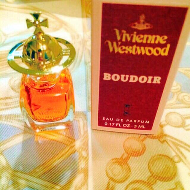 Vivienne Westwood(ヴィヴィアンウエストウッド)の新品！ヴィヴィアンウエストウッド ブドワール ミニ香水 コスメ/美容の香水(香水(女性用))の商品写真