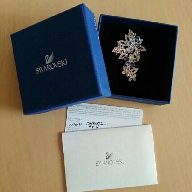 【SWAROVSKI】ブローチ 証明書・箱付き