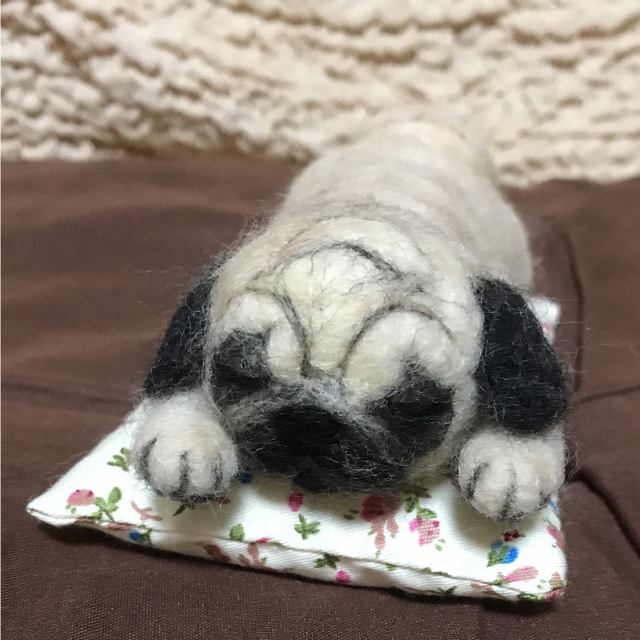 羊毛フェルト  犬  居眠り パグちゃん  ハンドメイド