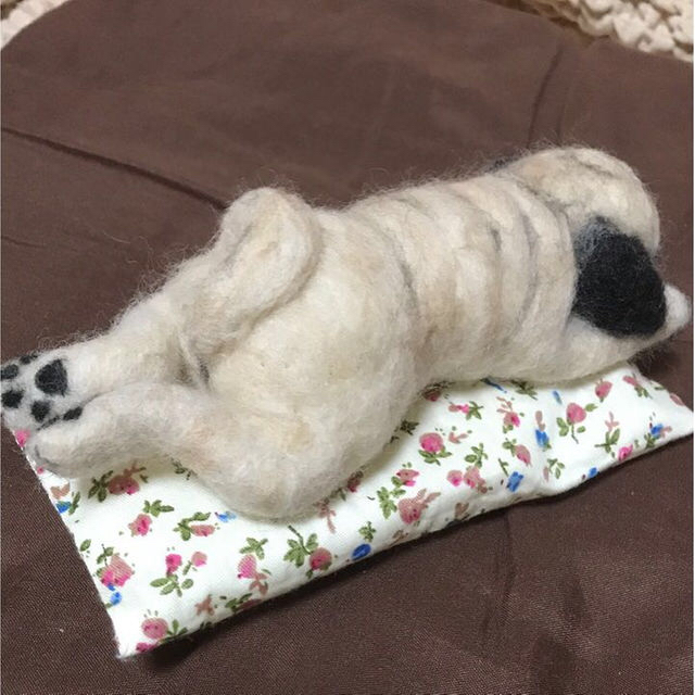 羊毛フェルト  犬  居眠り パグちゃん  ハンドメイド