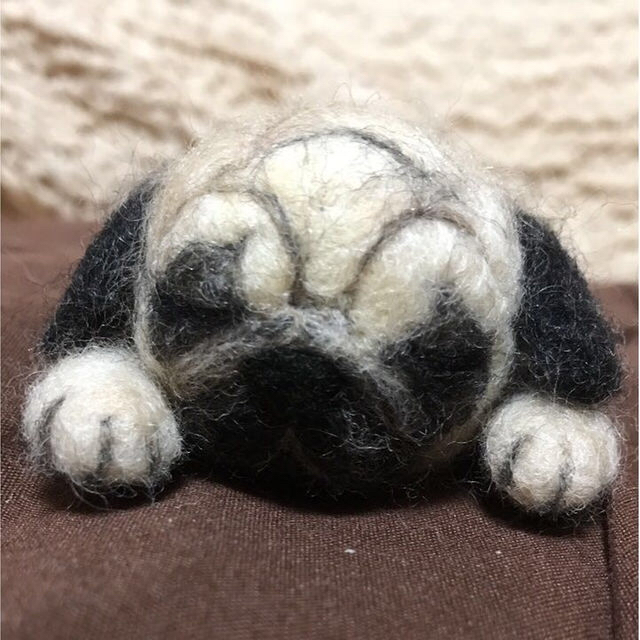 羊毛フェルト  犬  居眠り パグちゃん  ハンドメイド