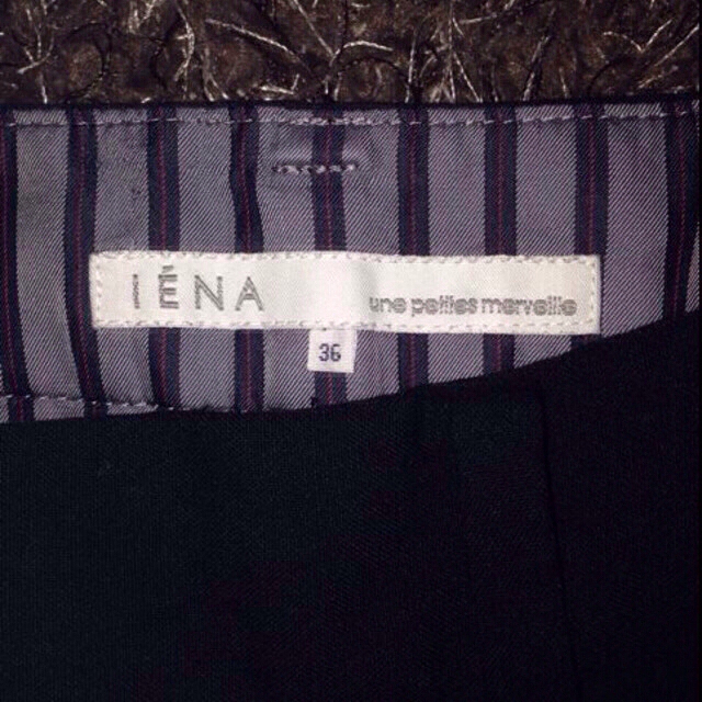 IENA(イエナ)のイエナタックパンツクロップド黒 レディースのパンツ(クロップドパンツ)の商品写真