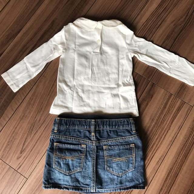 babyGAP(ベビーギャップ)の長袖Tシャツとデニムスカートのセット 80 キッズ/ベビー/マタニティのベビー服(~85cm)(その他)の商品写真