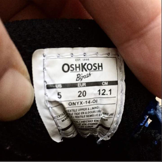 OshKosh(オシュコシュ)の美品★OSHKOSH オシュコシュ ビゴッシュ12.1cm〜13cm★送料無料 キッズ/ベビー/マタニティのキッズ/ベビー/マタニティ その他(その他)の商品写真