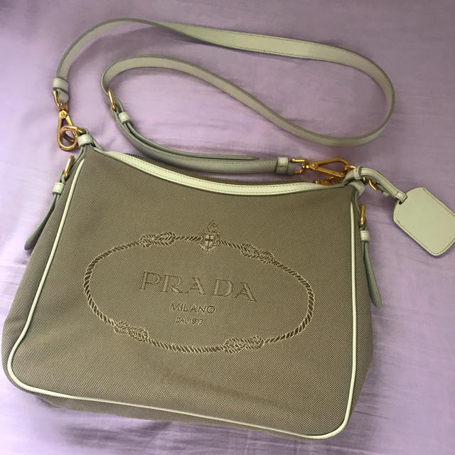 PRADA(プラダ)の超美品！ショルダーBAG レディースのバッグ(ショルダーバッグ)の商品写真