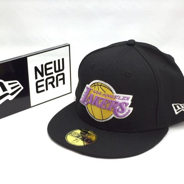 NEW ERA(ニューエラー)の新品★NEWERA 73/8 レイカーズ ニューエラ 58.7cm 黒 メンズの帽子(その他)の商品写真