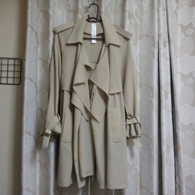 MURUA(ムルーア)のMURUA ﾄﾞﾚｰﾌﾟﾄﾚﾝﾁｺｰﾄ レディースのジャケット/アウター(トレンチコート)の商品写真