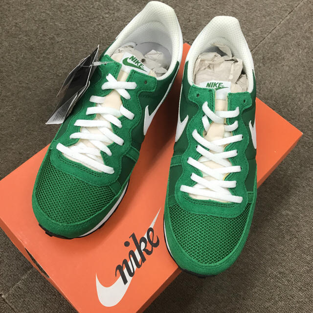NIKE(ナイキ)の新品未使用 NIKE CHALLENGER ナイキ チャレンジャー 緑 グリーン メンズの靴/シューズ(スニーカー)の商品写真