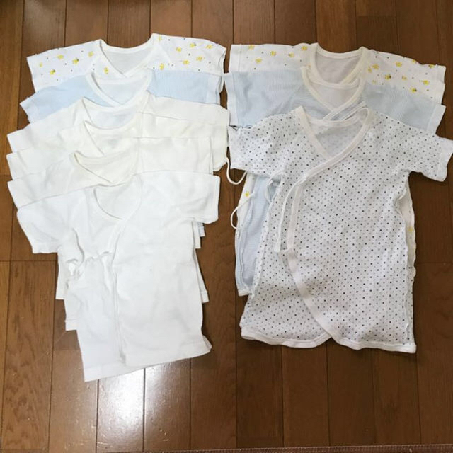 Combi mini(コンビミニ)のアスパラ様専用★新生児肌着９枚まとめ売りと哺乳瓶未使用 キッズ/ベビー/マタニティのベビー服(~85cm)(パジャマ)の商品写真