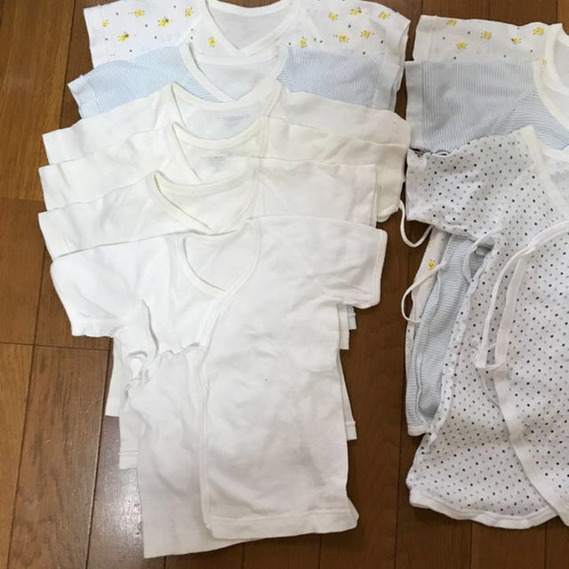 Combi mini(コンビミニ)のアスパラ様専用★新生児肌着９枚まとめ売りと哺乳瓶未使用 キッズ/ベビー/マタニティのベビー服(~85cm)(パジャマ)の商品写真