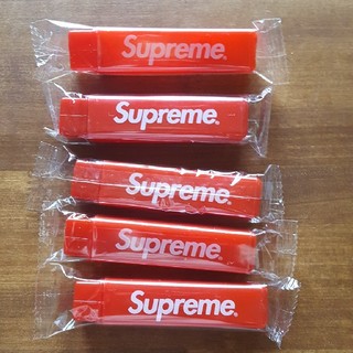 シュプリーム(Supreme)のノベルティー supreme シュプリーム 携帯歯ブラシ(歯ブラシ/デンタルフロス)