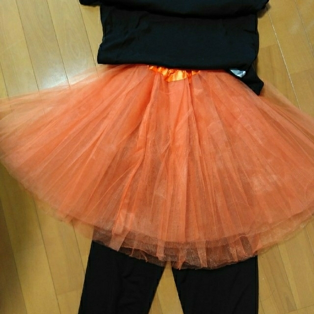 ハロウィン　チュールスカート　オレンジ色 レディースのスカート(ミニスカート)の商品写真